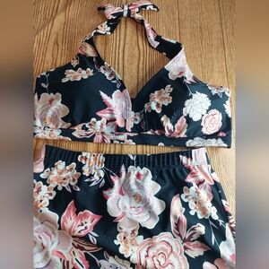 NWOT high waisted Floral Bikini Size Medium